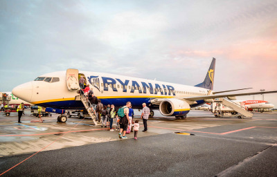 Passengers boarding a Ryanair Boeing B737