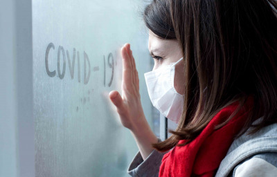 woman self quarantine