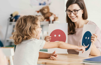 Emotion emoticons used by a psychologist during a therapy session
