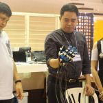 team testing the The glove of the AGAPAY Project.