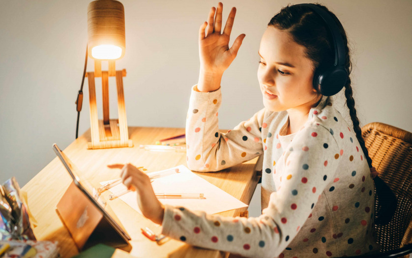 girl learning online