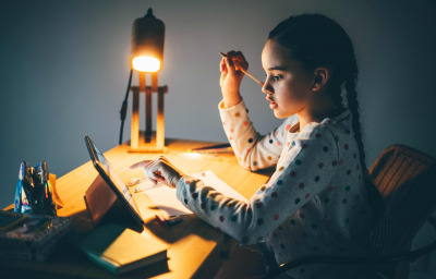 girl learning online