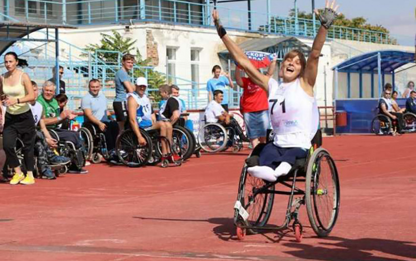 woman athlete in wheelchair