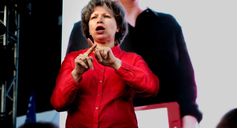 sign language interpreter works on the stage
