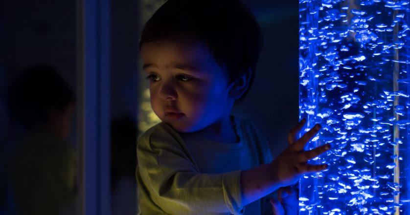 kid exploring snoezelen space