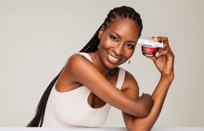 Jaleesa Graham with the product