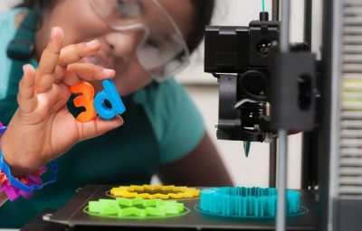 kid with 3D-printed objects