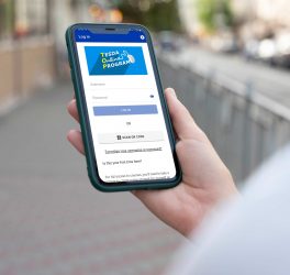 Person using the mobile App