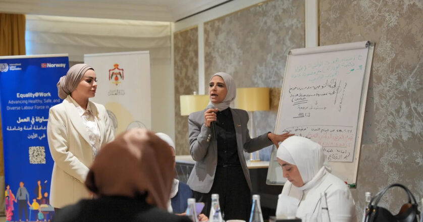 Participants engaging with the trainer at the workshop on developing a unified national mechanism to enhance and monitor women’s labour force participation in Jordan, organized by the Ministry of Labour, the ILO and GIZ.